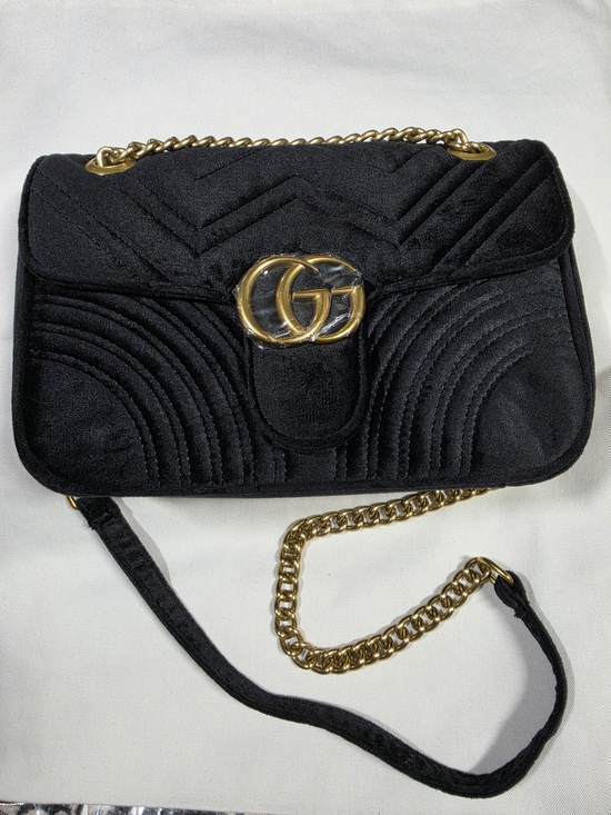 The Unbranded Brand Handbags - Black Quilted Shoulder Bag with Gold Hardware
